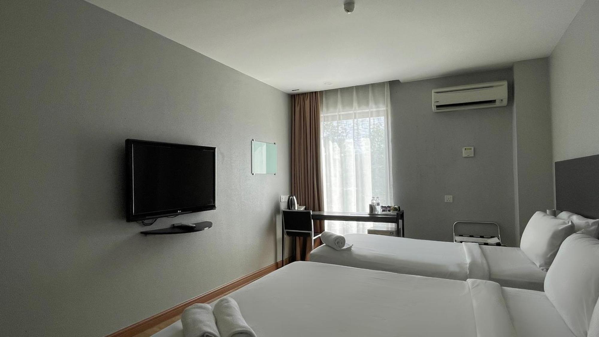The Leverage Business Hotel - Rawang Bagian luar foto