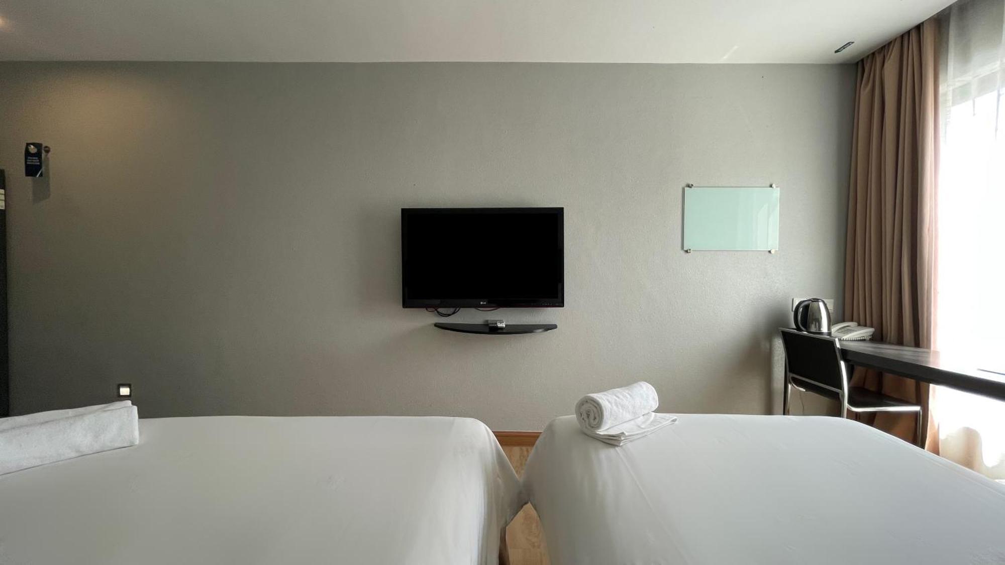 The Leverage Business Hotel - Rawang Bagian luar foto