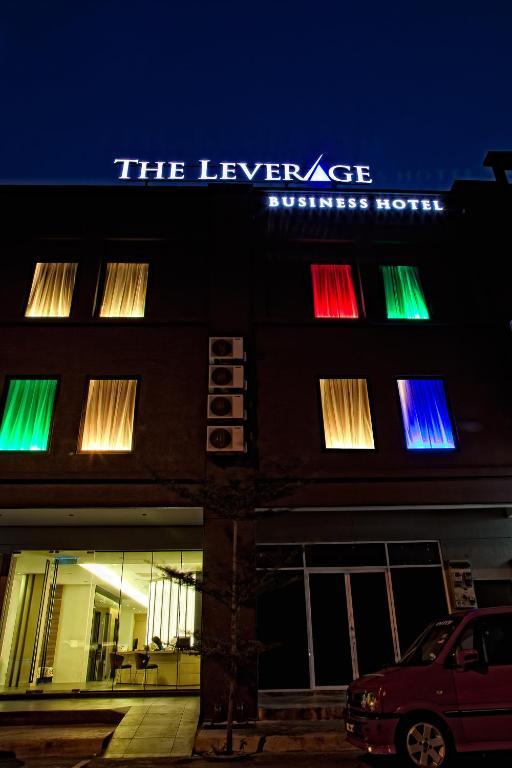 The Leverage Business Hotel - Rawang Bagian luar foto