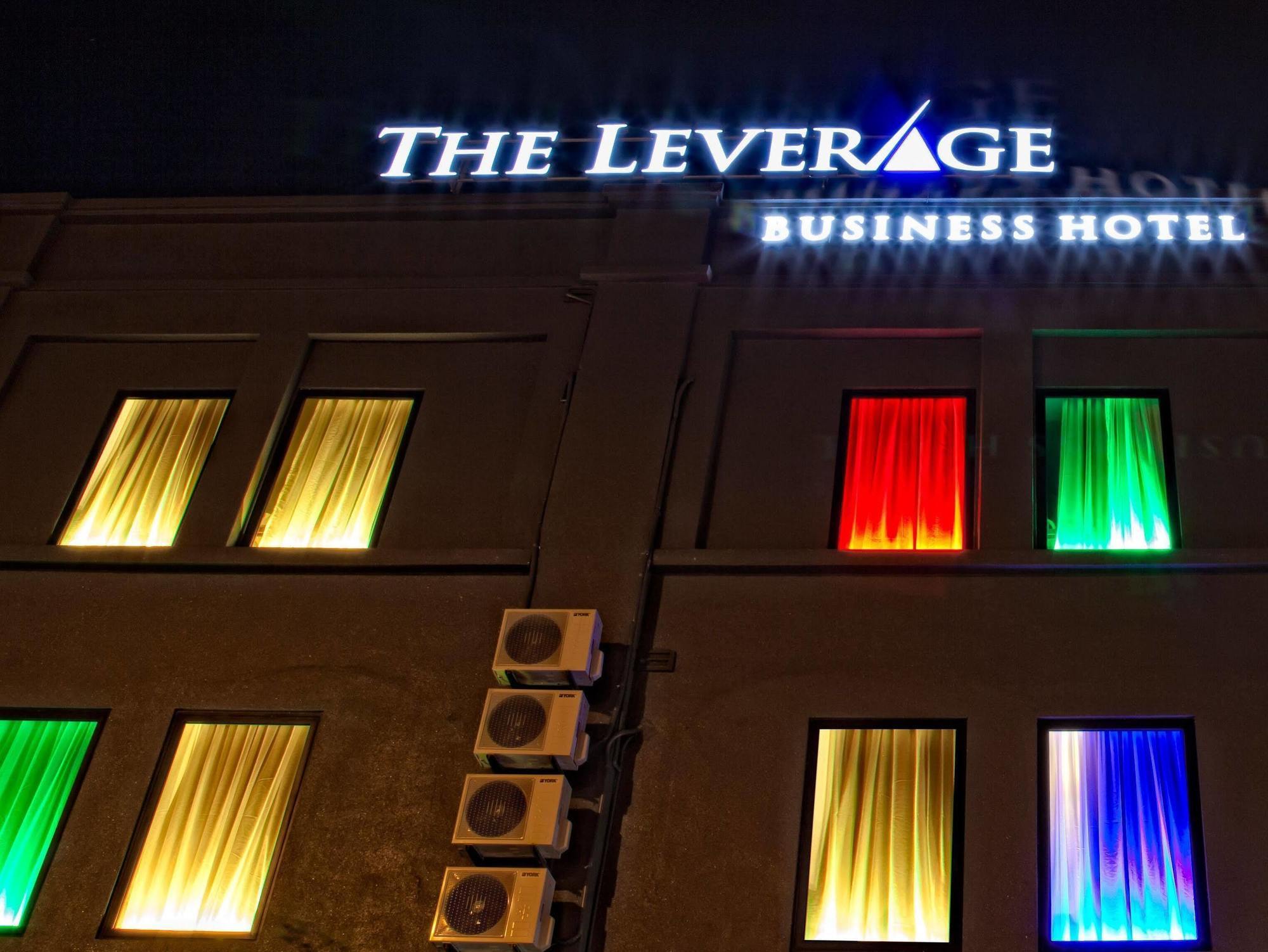 The Leverage Business Hotel - Rawang Bagian luar foto