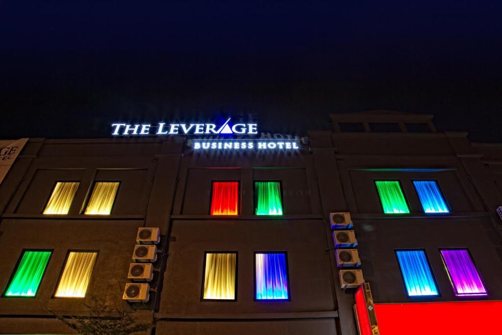 The Leverage Business Hotel - Rawang Bagian luar foto